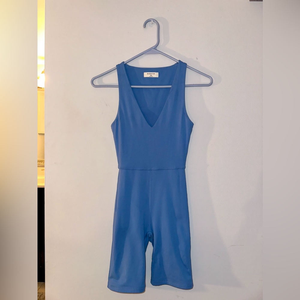 Aritzia Babaton v-neck contour sleeveless romper